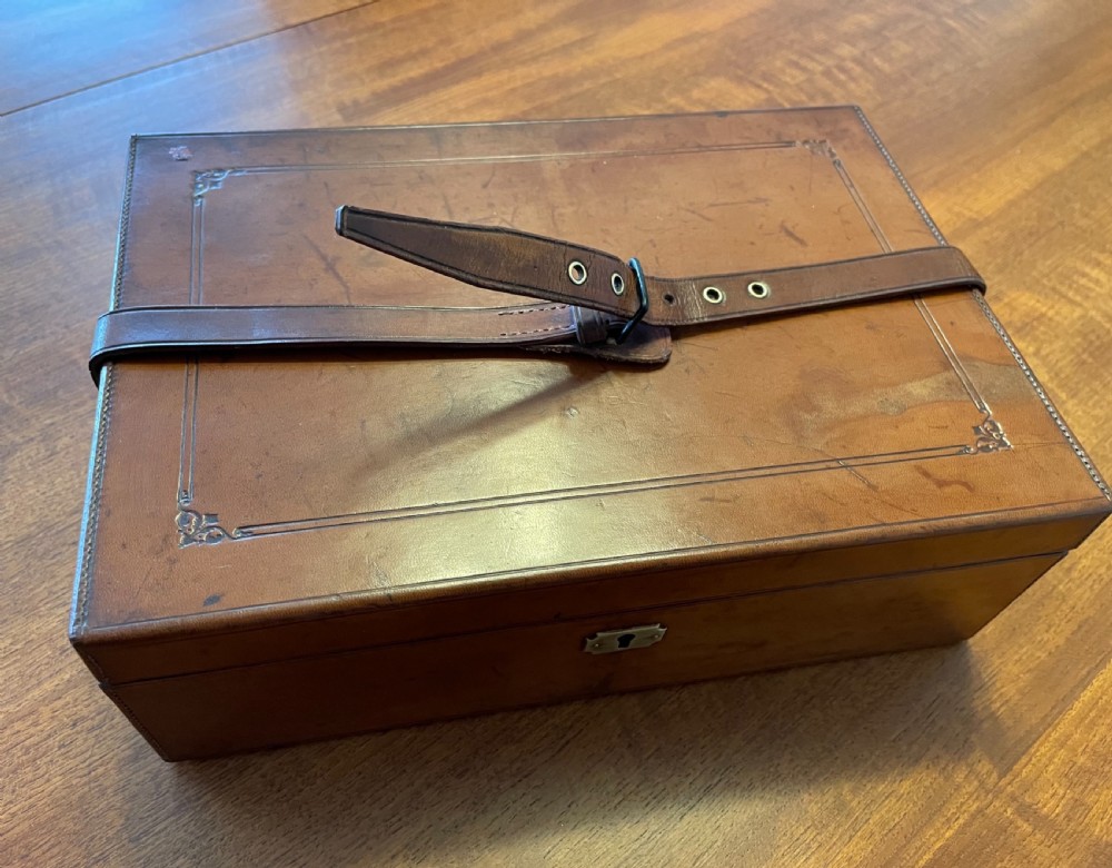 ARTISTS BOX