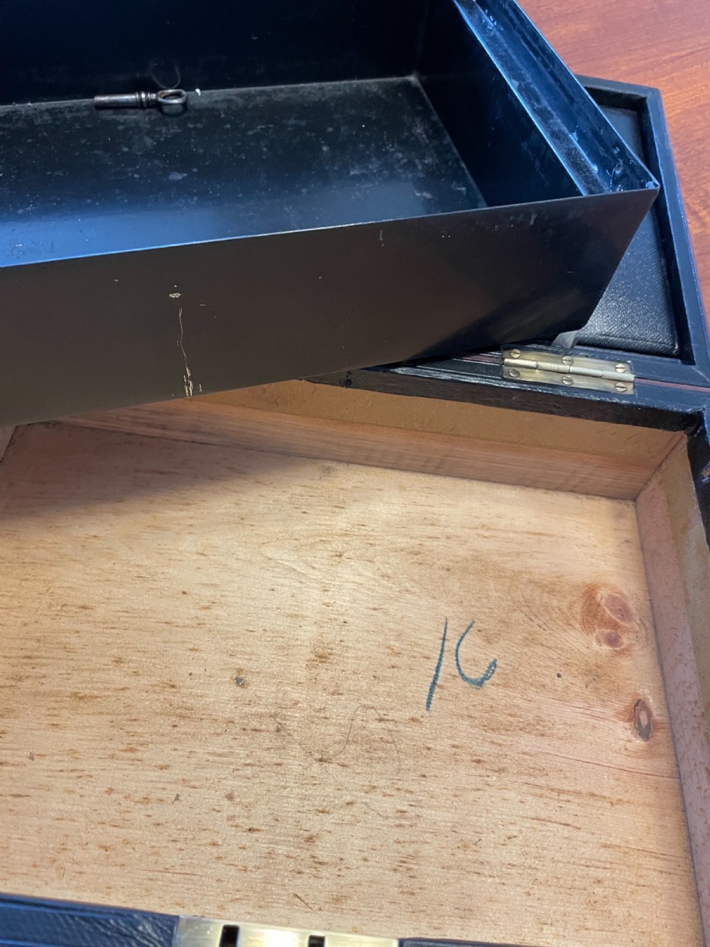 ARTISTS BOX View II