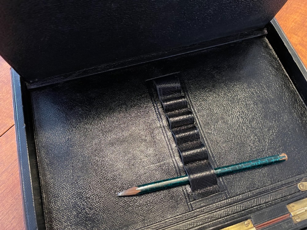 ARTISTS BOX View V