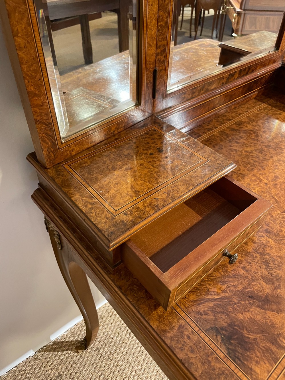 Dressing table  View VIII