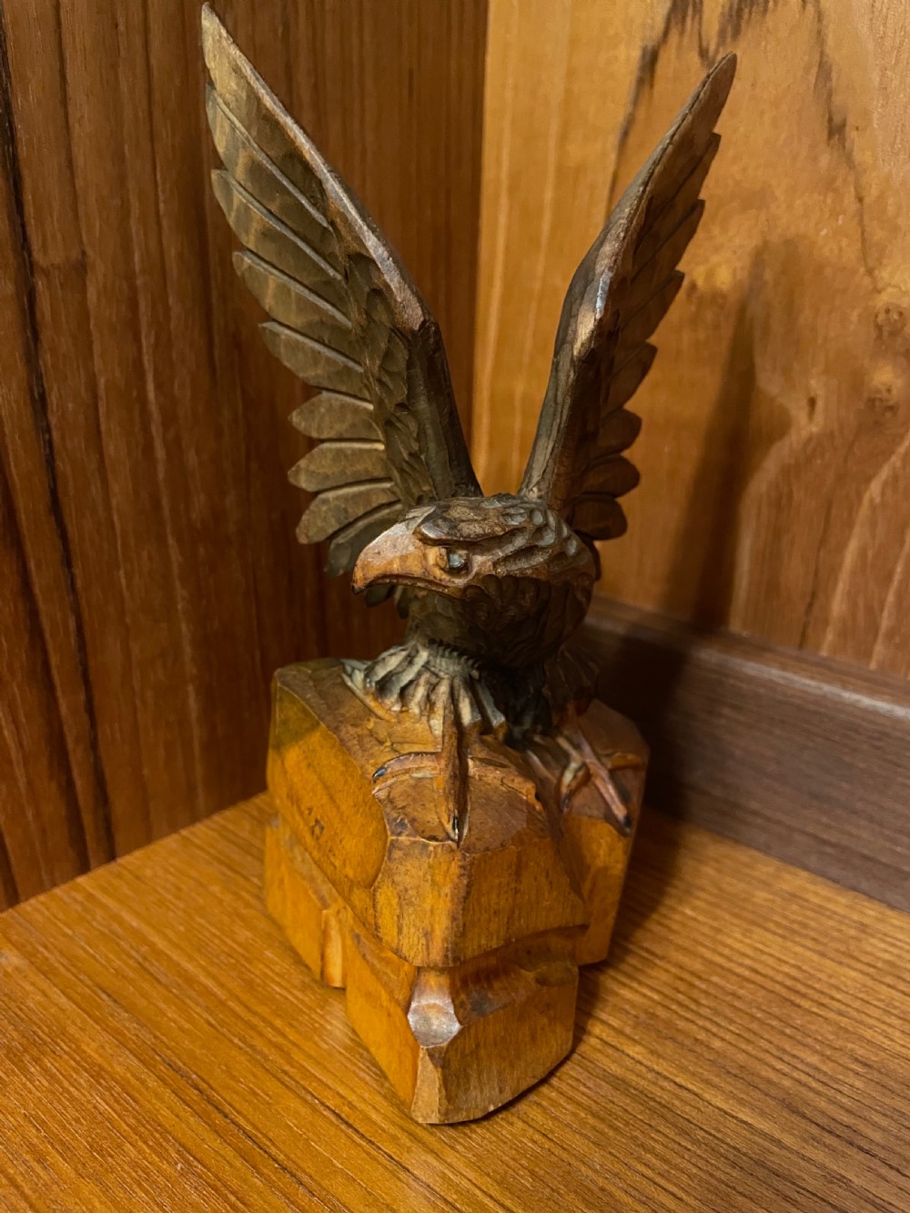 BLACK FOREST CARVING OF AN EAGLE 