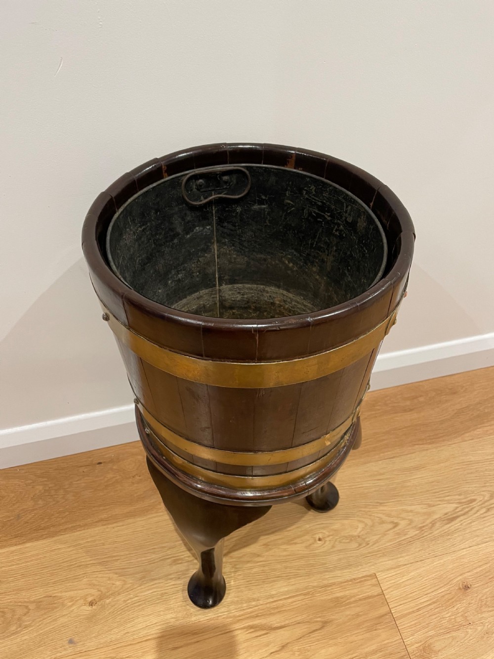 Georgian style planter  View IV