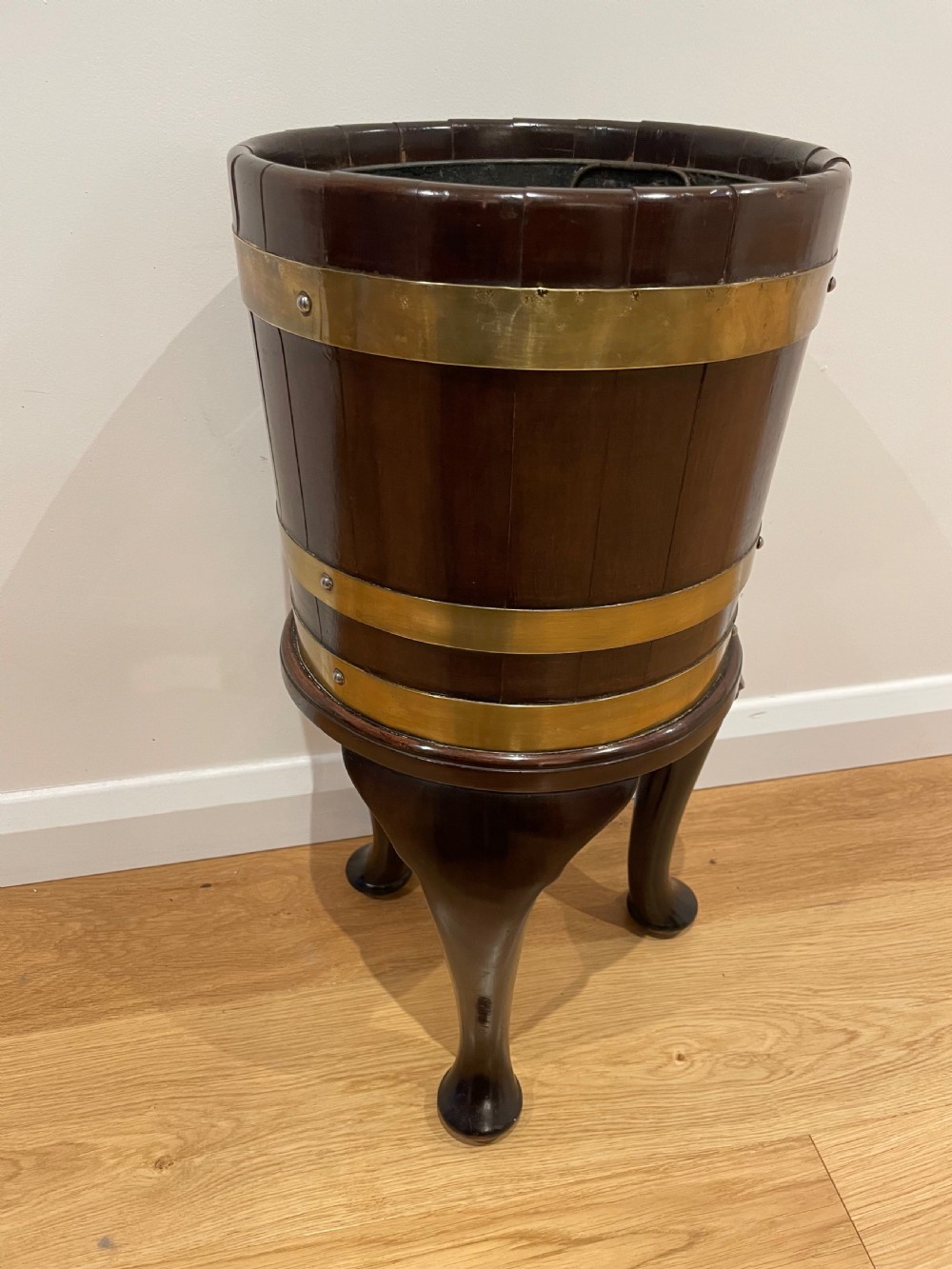 Georgian style planter  View V