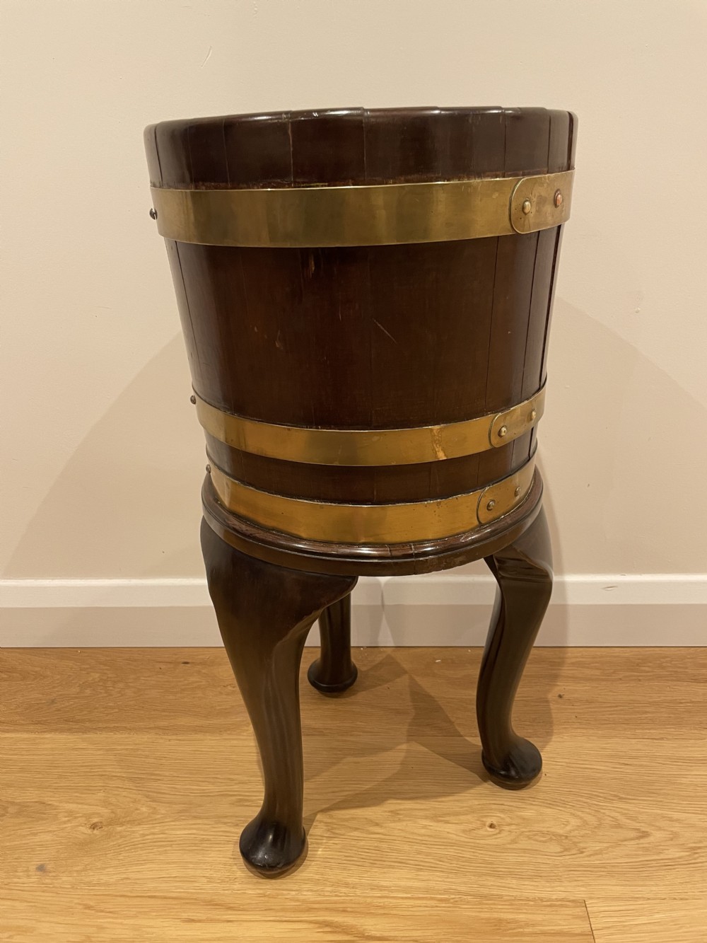 Georgian style planter 