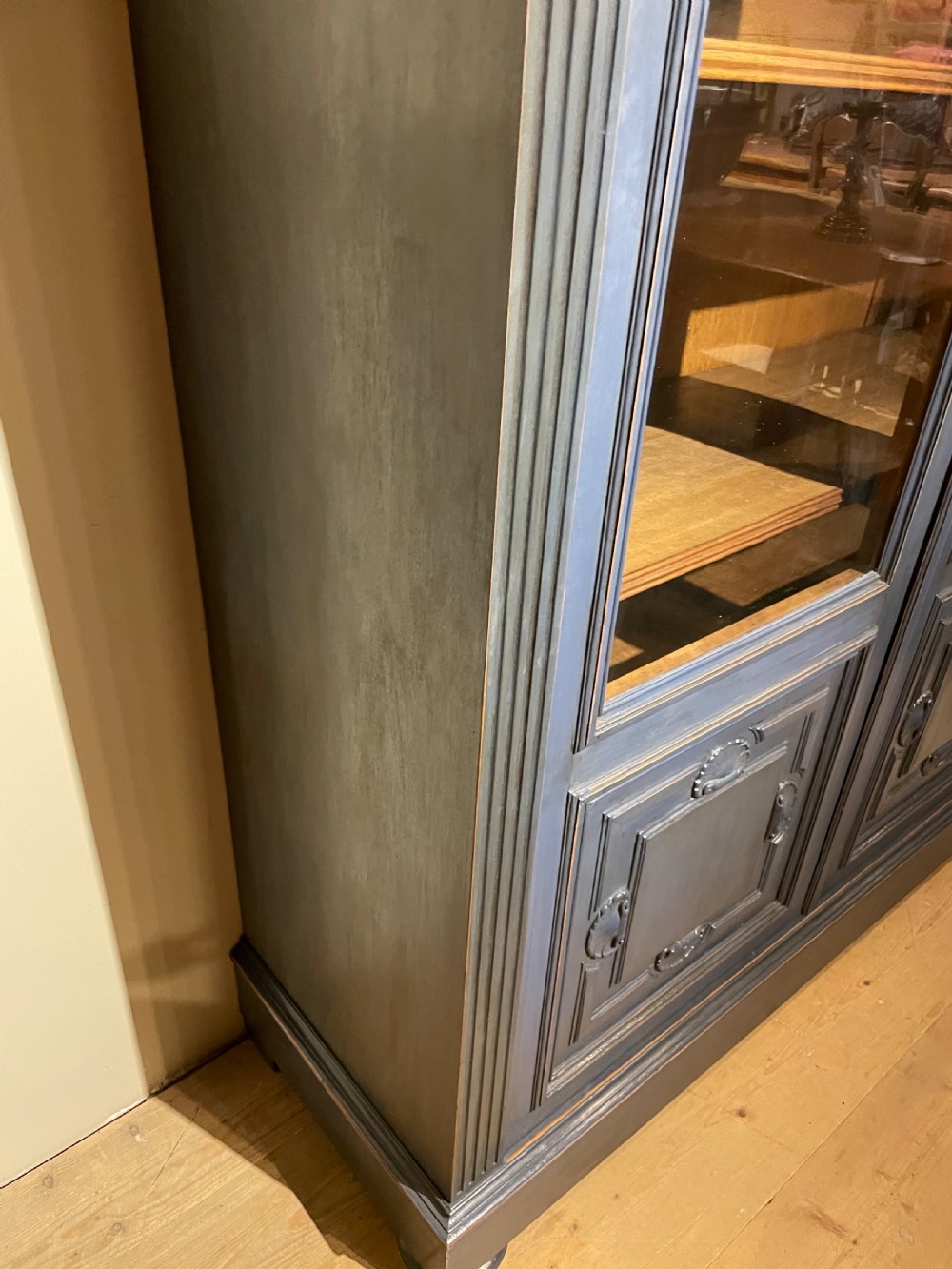 Large 2 door bookcase  View VI
