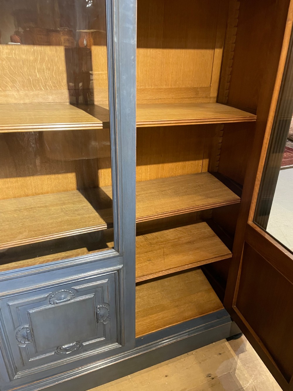 Large 2 door bookcase  View VIII