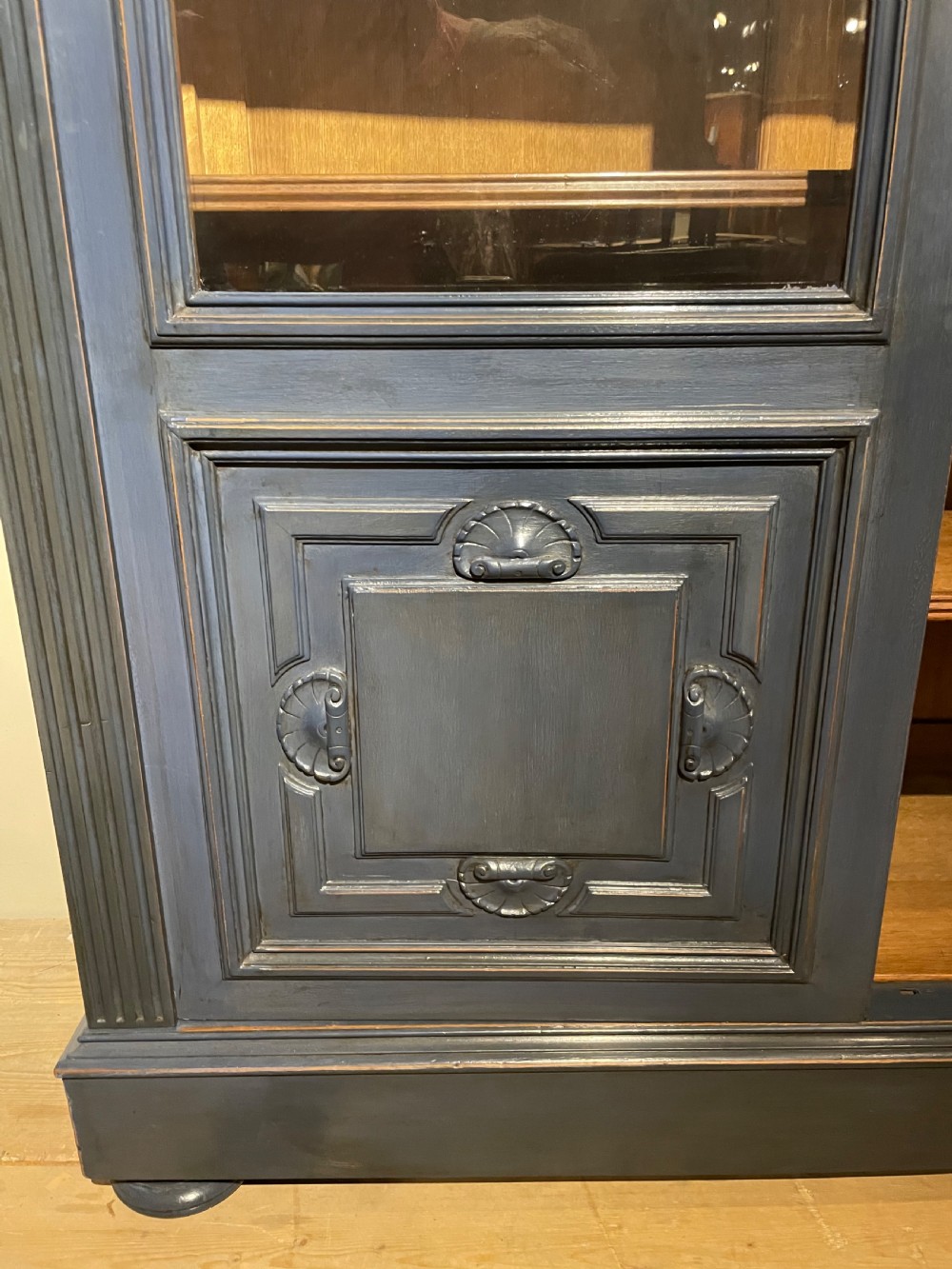 Large 2 door bookcase  View IX