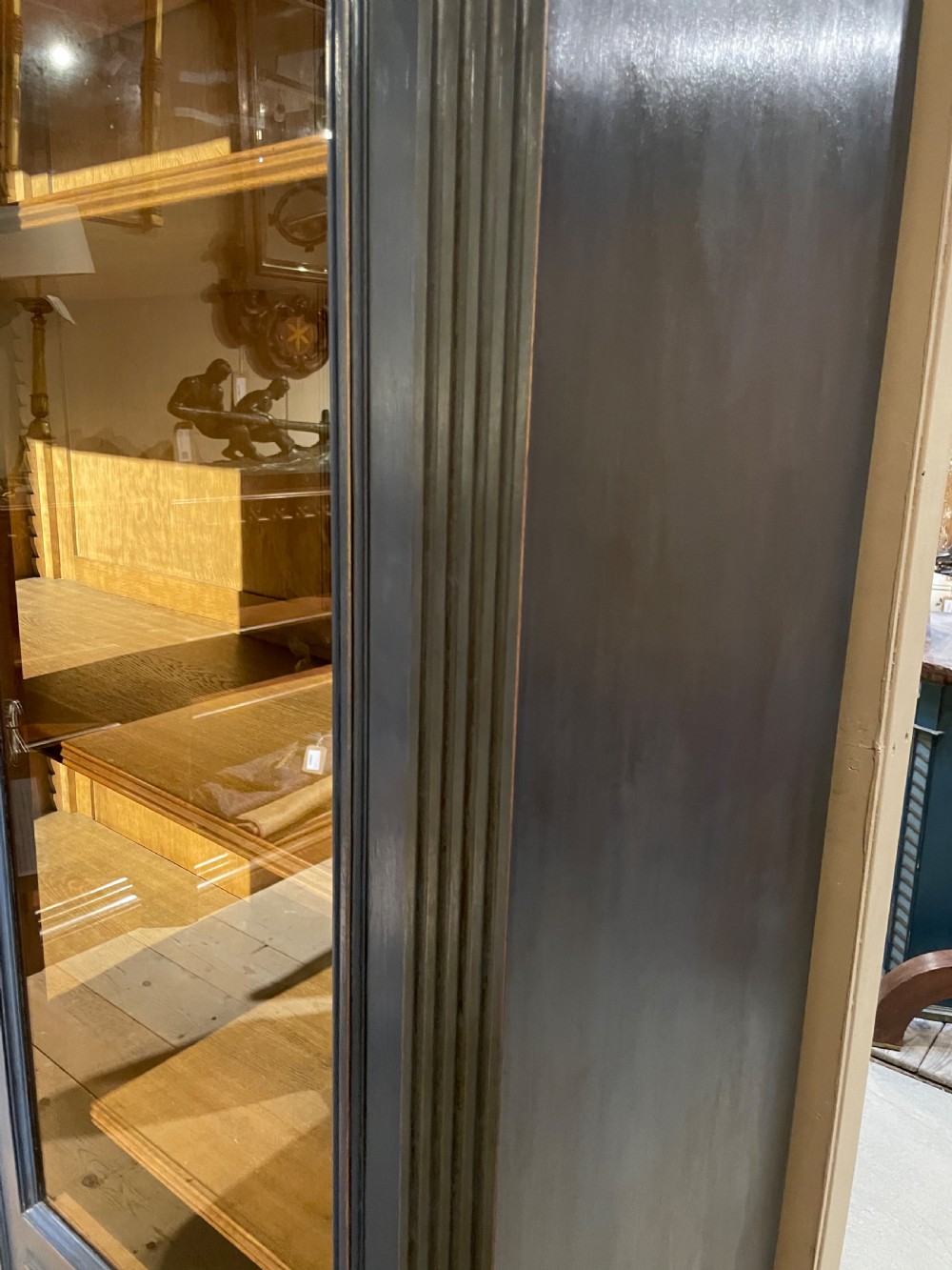 Large 2 door bookcase  View XI