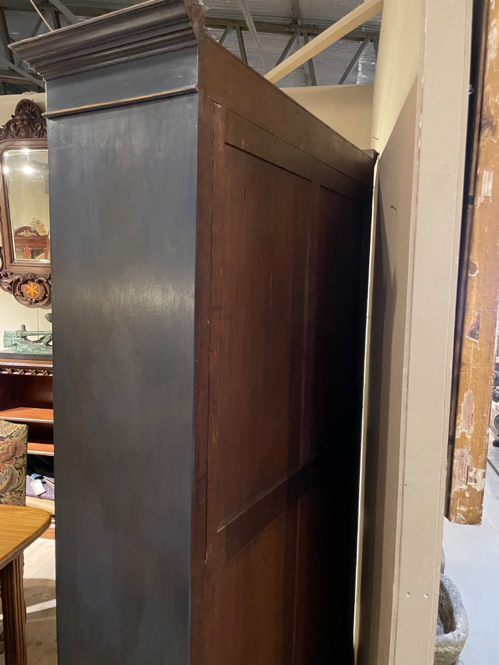 Large 2 door bookcase  View XIII