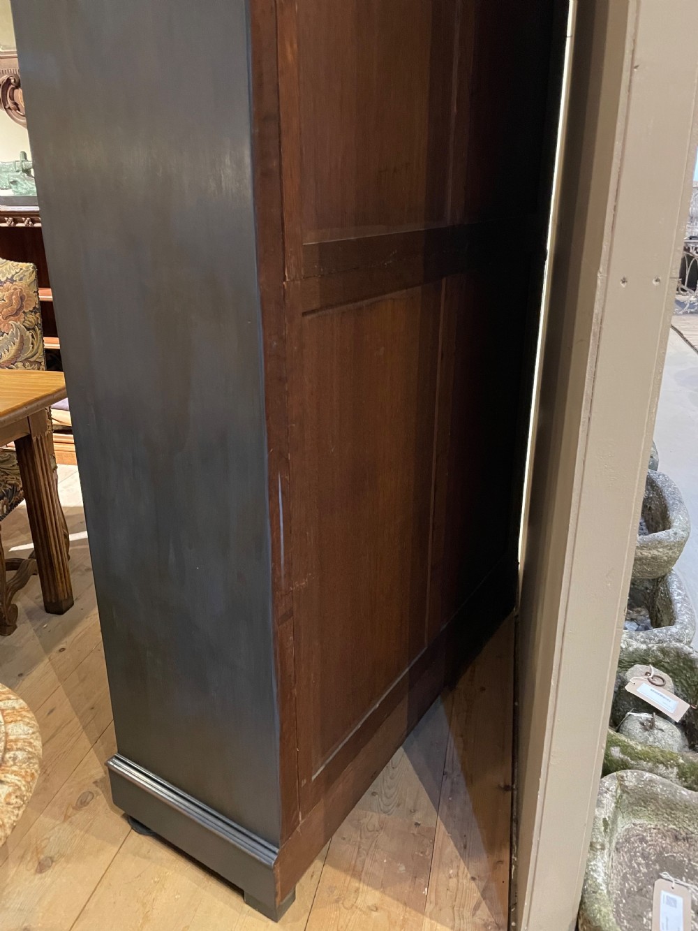 Large 2 door bookcase  View XIV