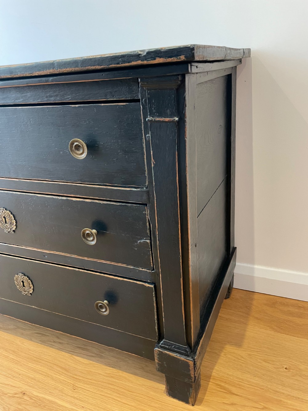 Painted 18th century commode / chest of drawers  View II