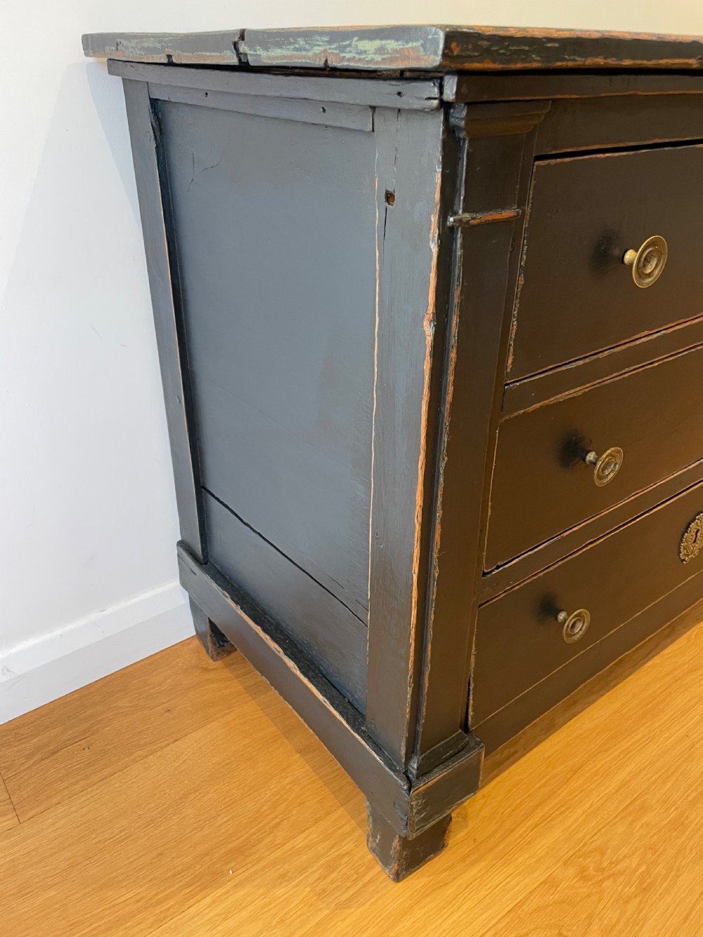 Painted 18th century commode / chest of drawers  View IV