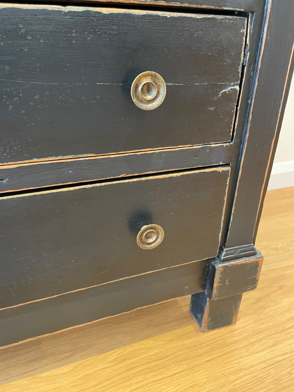 Painted 18th century commode / chest of drawers  View IX