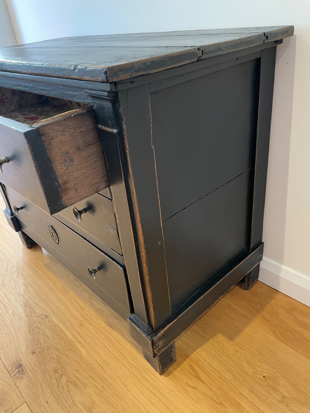 Painted 18th century commode / chest of drawers  View XIII
