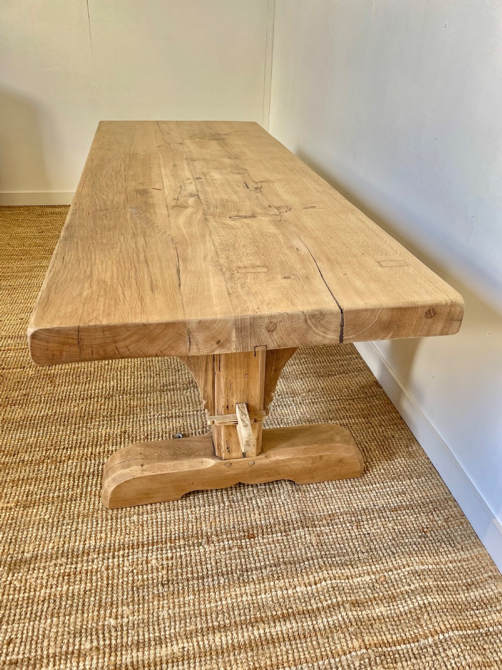 Scrubbed oak refectory table / farmhouse table  View XV