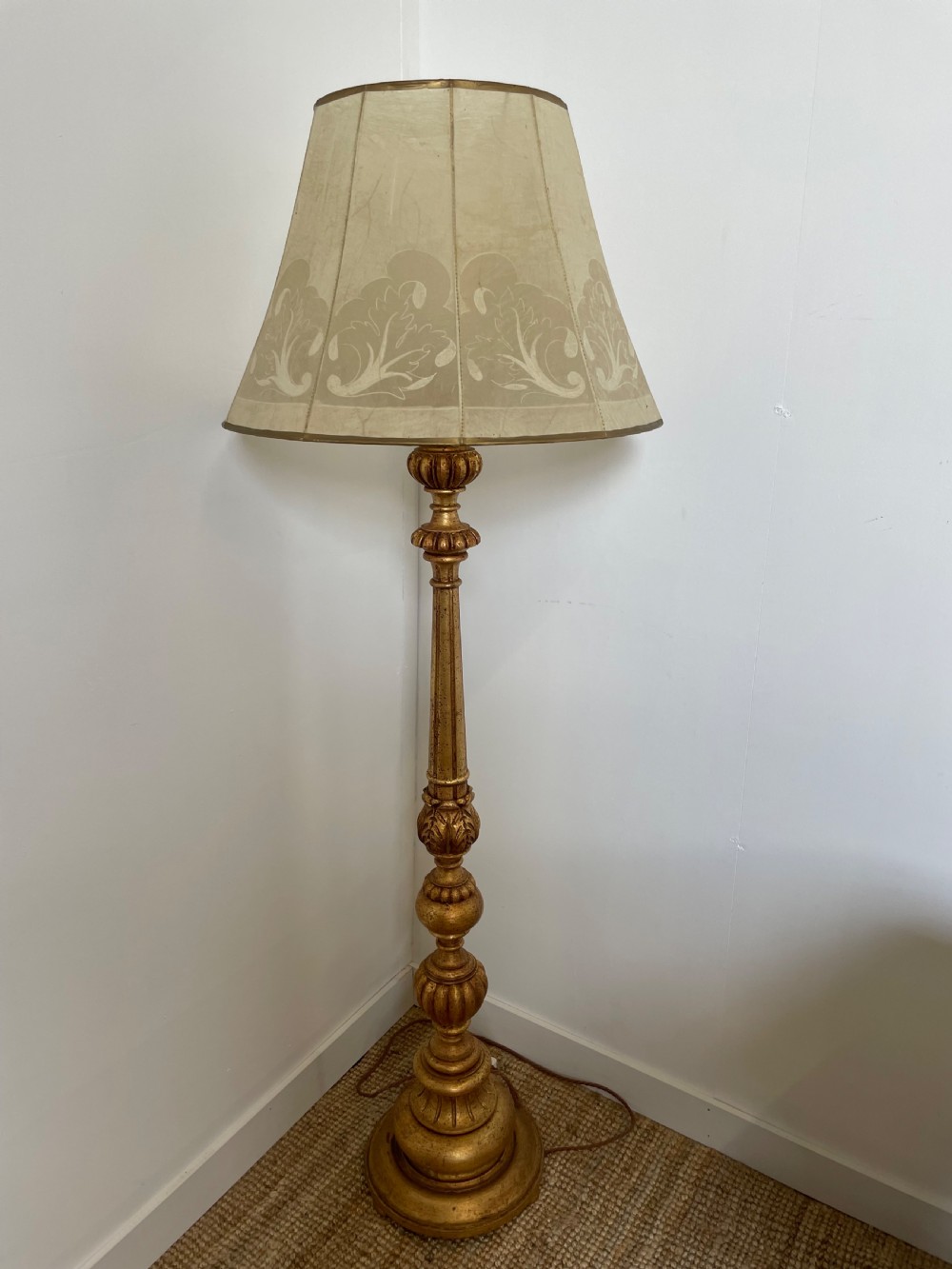 Gilded standard lamp 