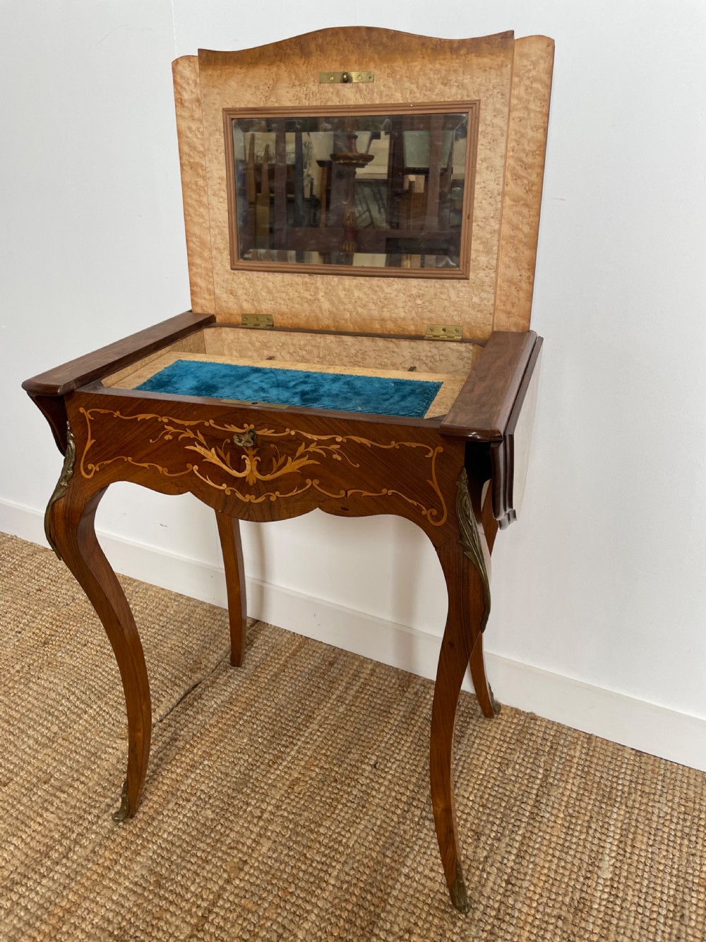 Late 19th century dressing table  View IV