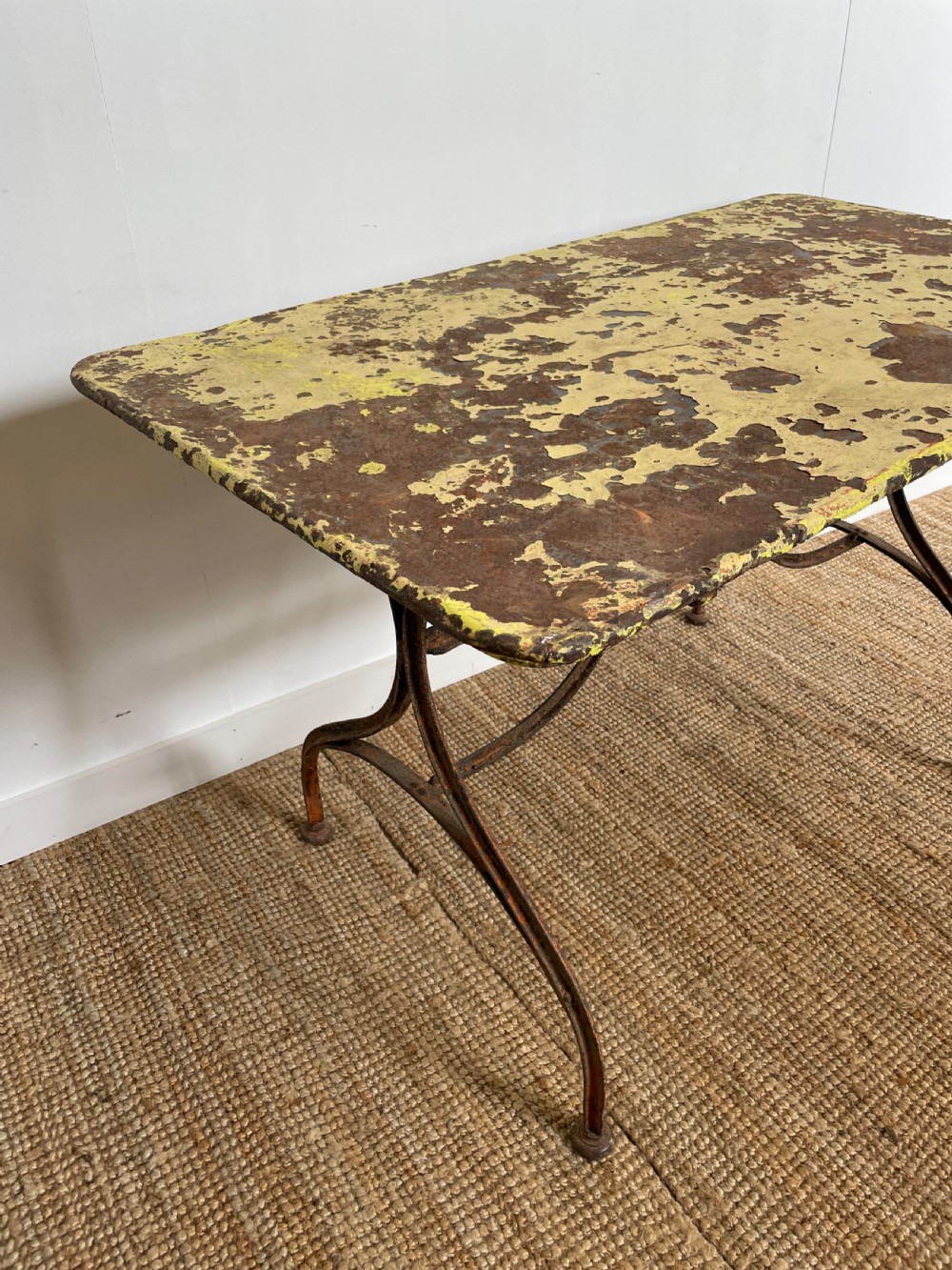Cast iron garden table  View IV