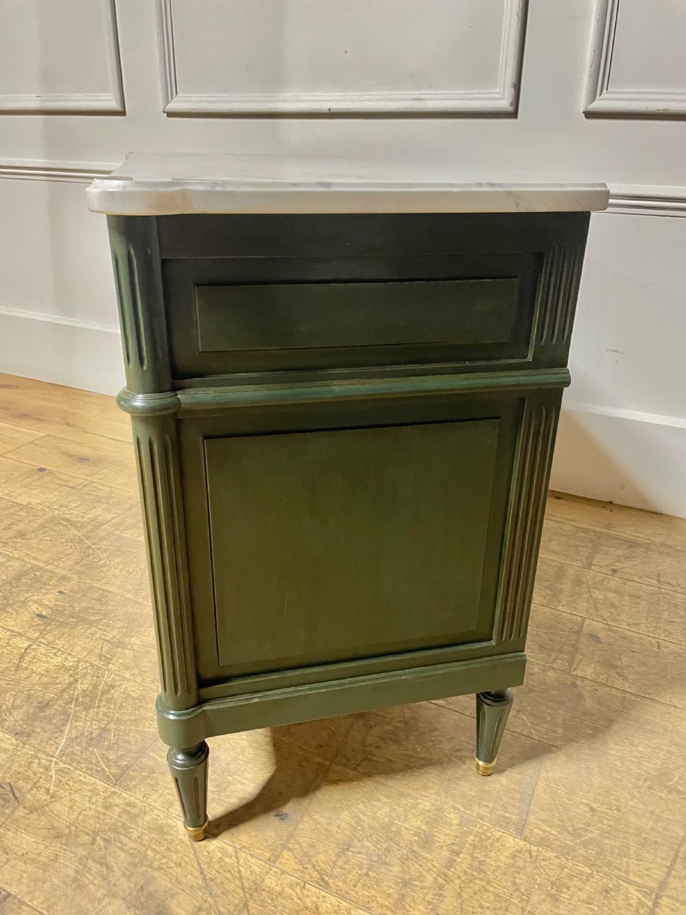 Early 20th century painted chest of drawers / commode  View VIII