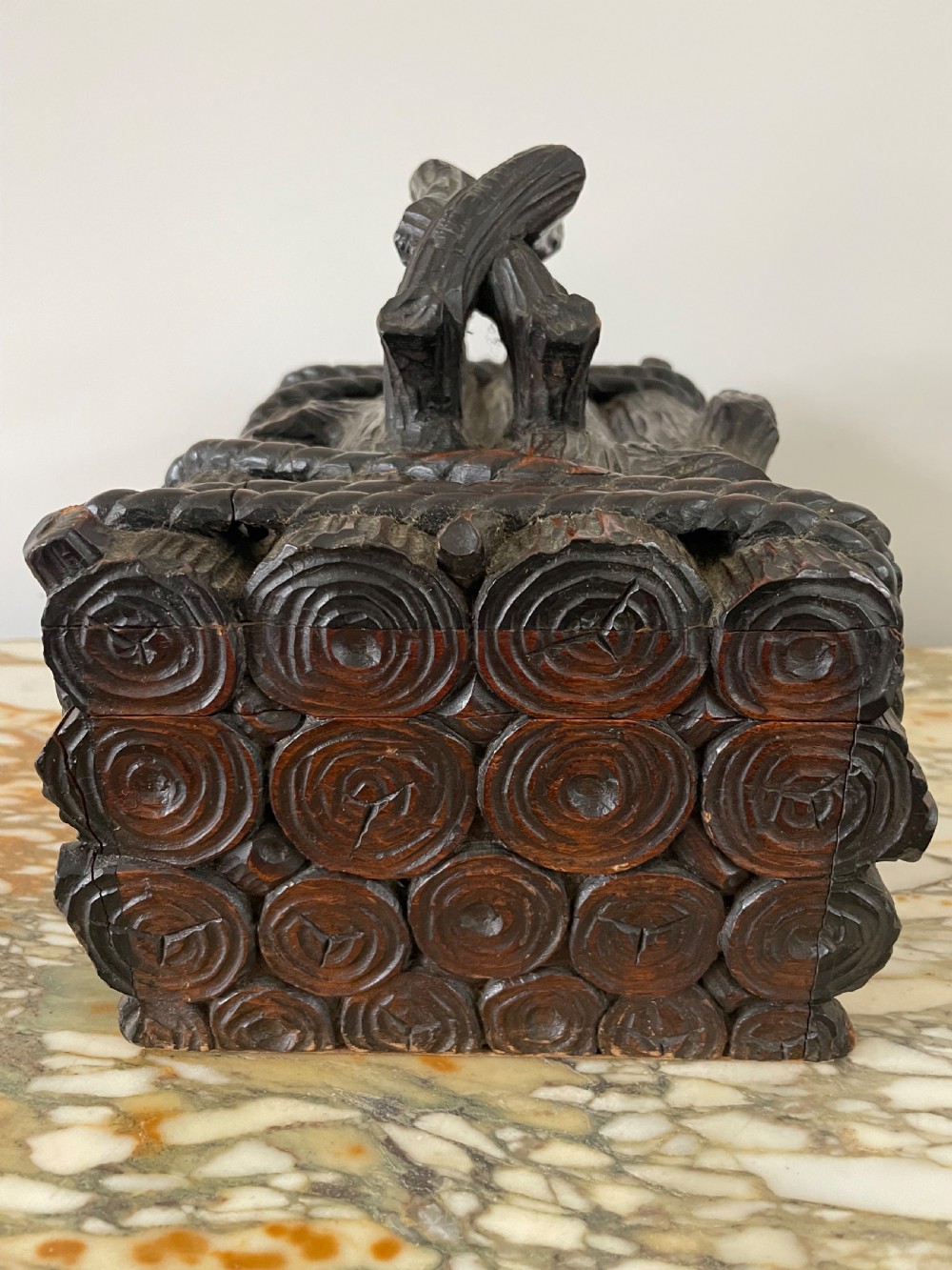 Black Forrest naturalistically carved cigar box  View VI