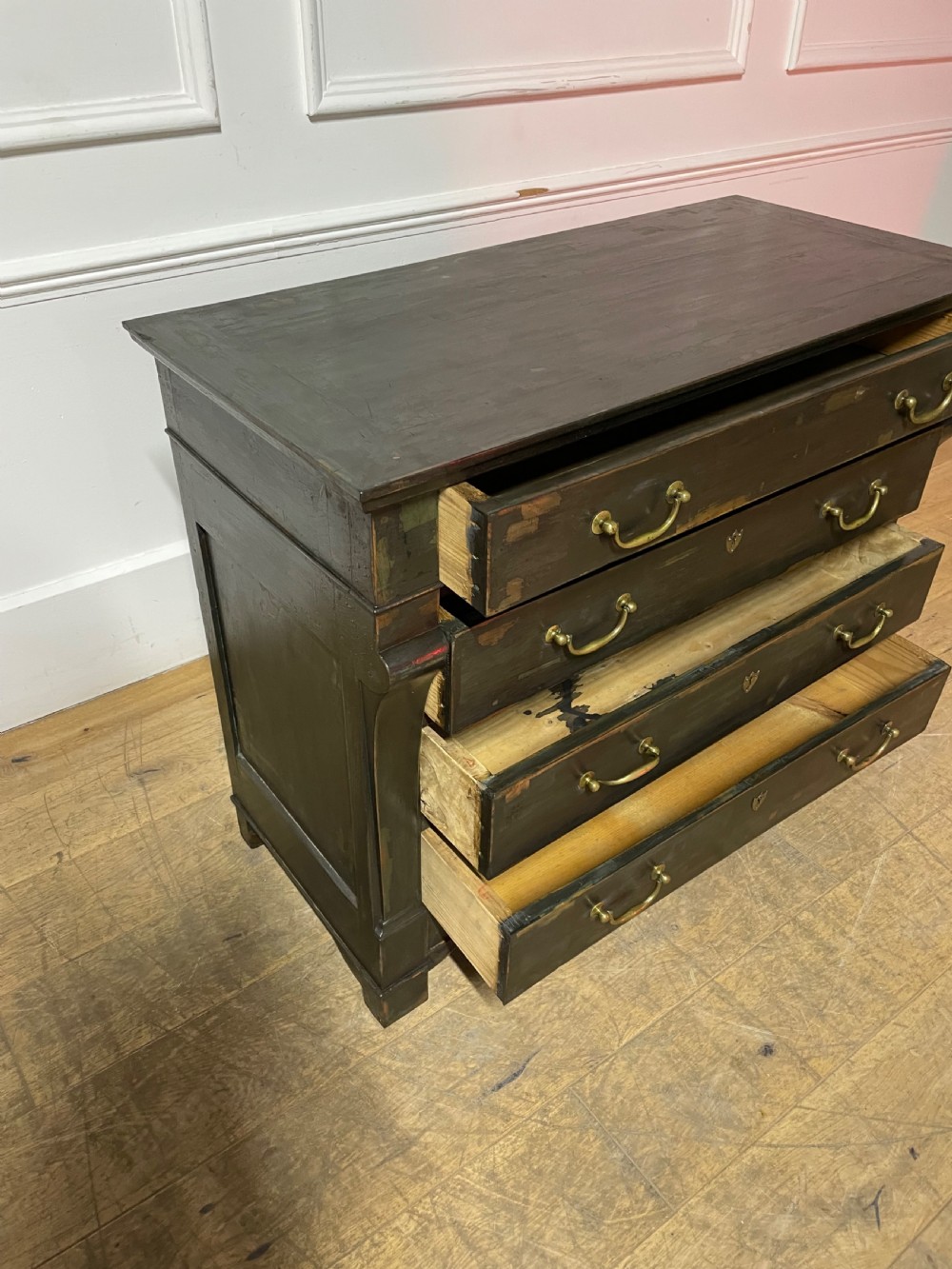 Early 19th century painted chest of drawers  View V
