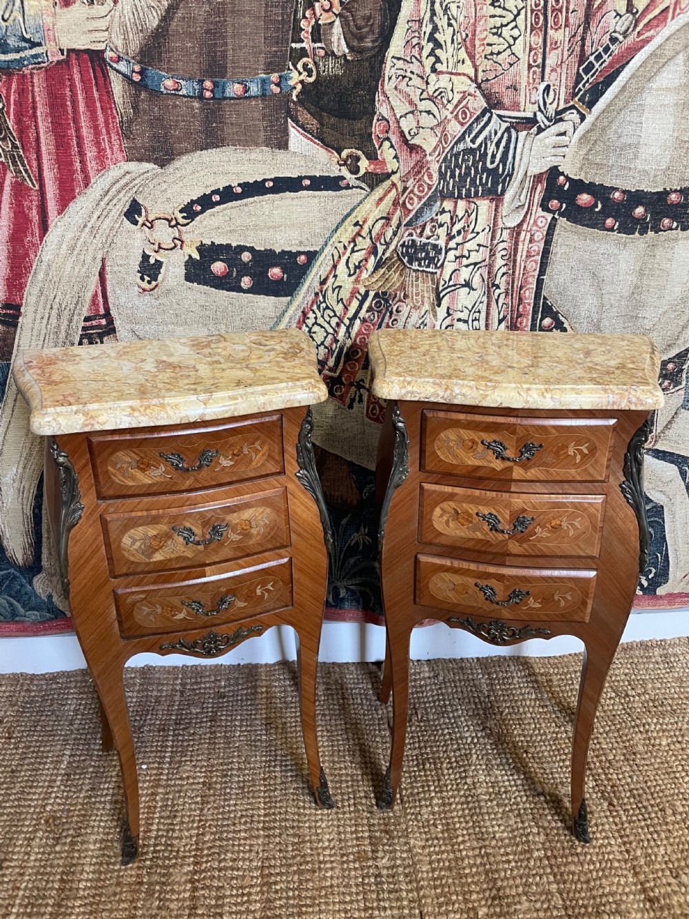 Pair of bedside cabinets 