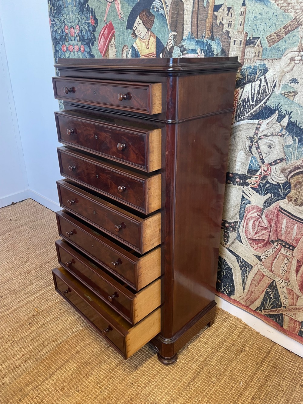 Tall narrow chest of drawers / semainier  View IV