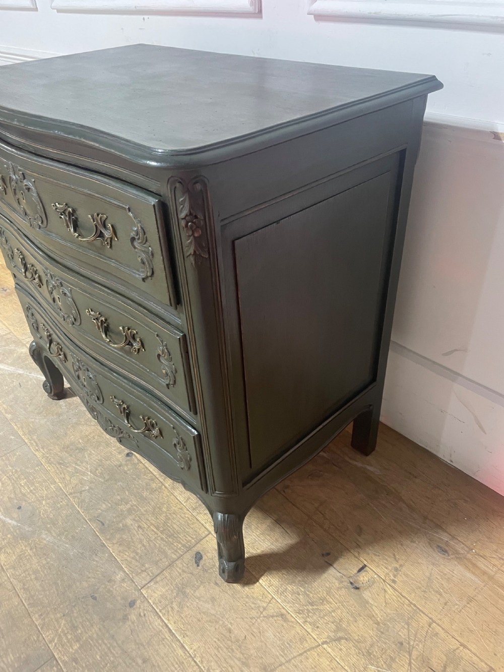 Louis XVI style painted oak chest of drawers / commode  View XIII
