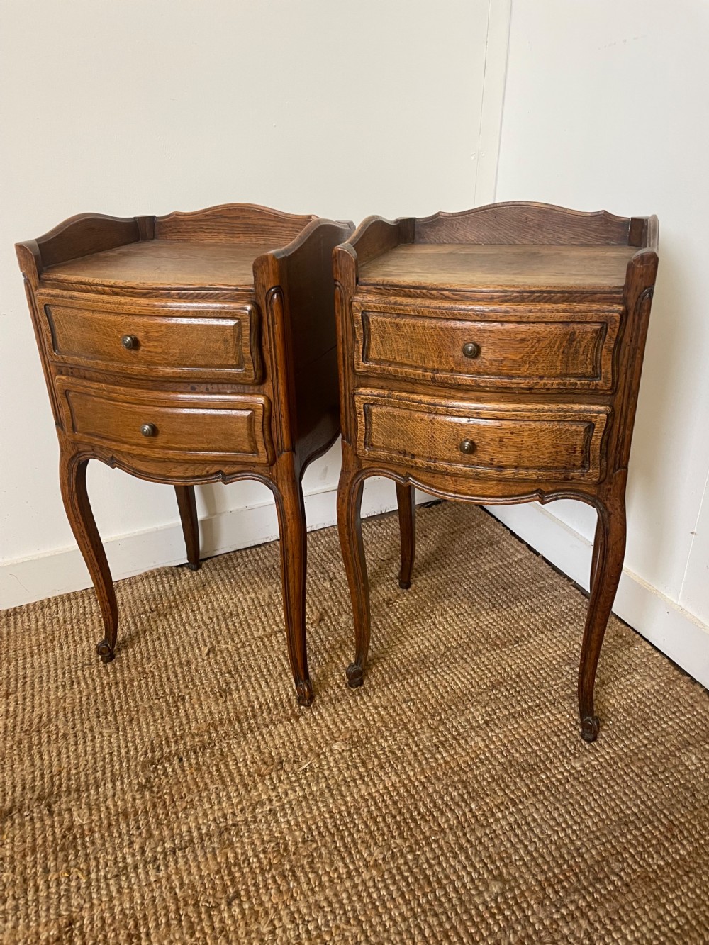 Pair of oak bedside cabinets 