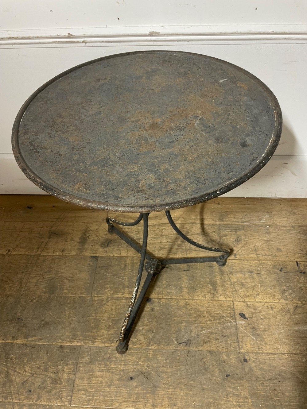 Arras style folding bistro table  View IV