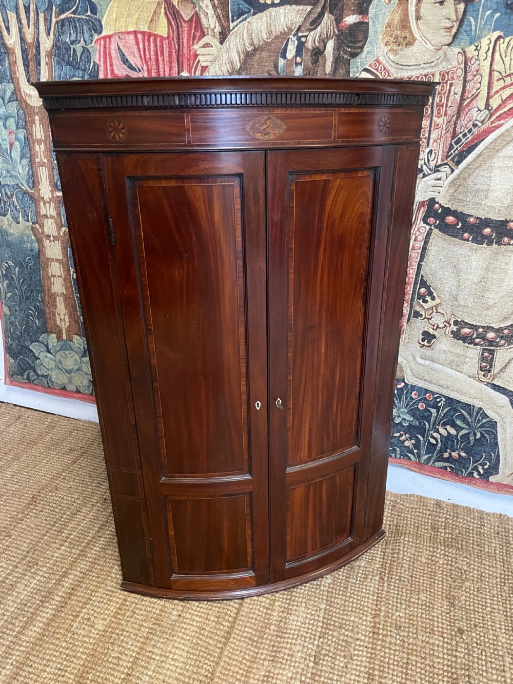 Georgian Mahogany bow-fronted corner cupboard 