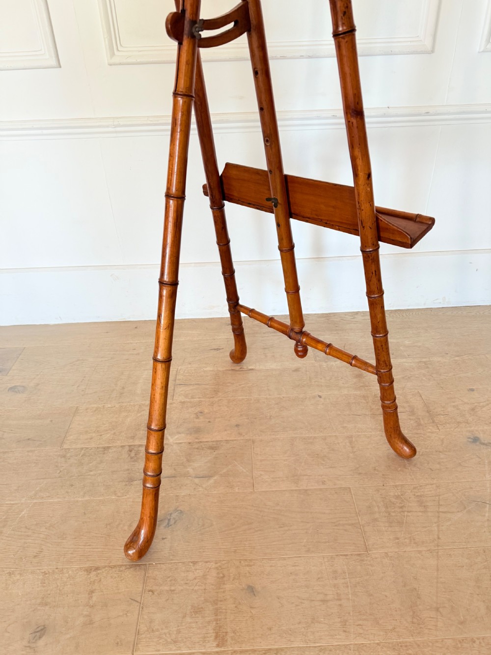 Cherrywood Faux bamboo easel  View VIII