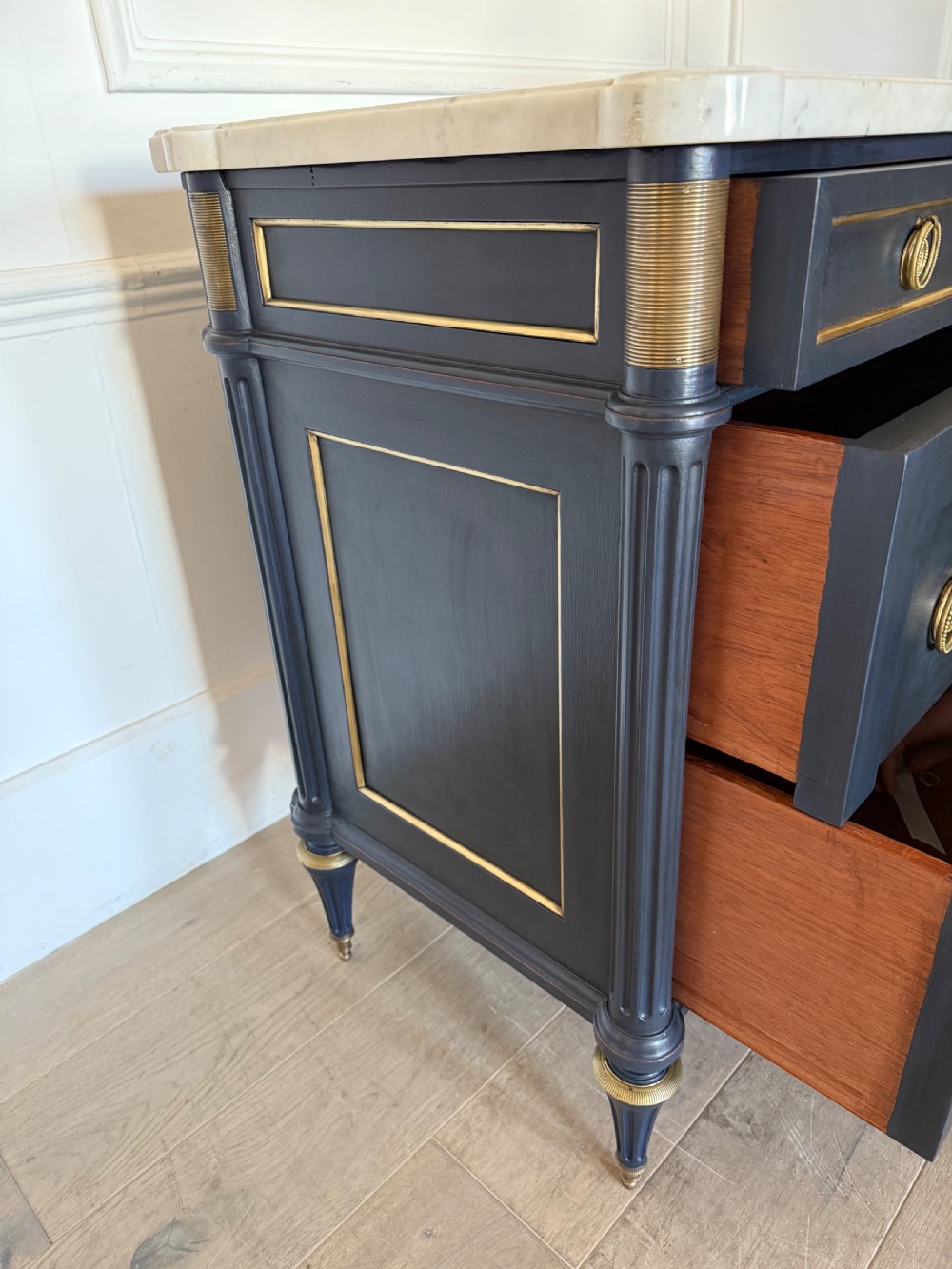 Lovely quality early 20th century Louis XVI painted commode  View II