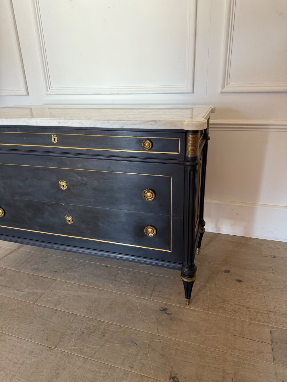 Lovely quality early 20th century Louis XVI painted commode  View VI
