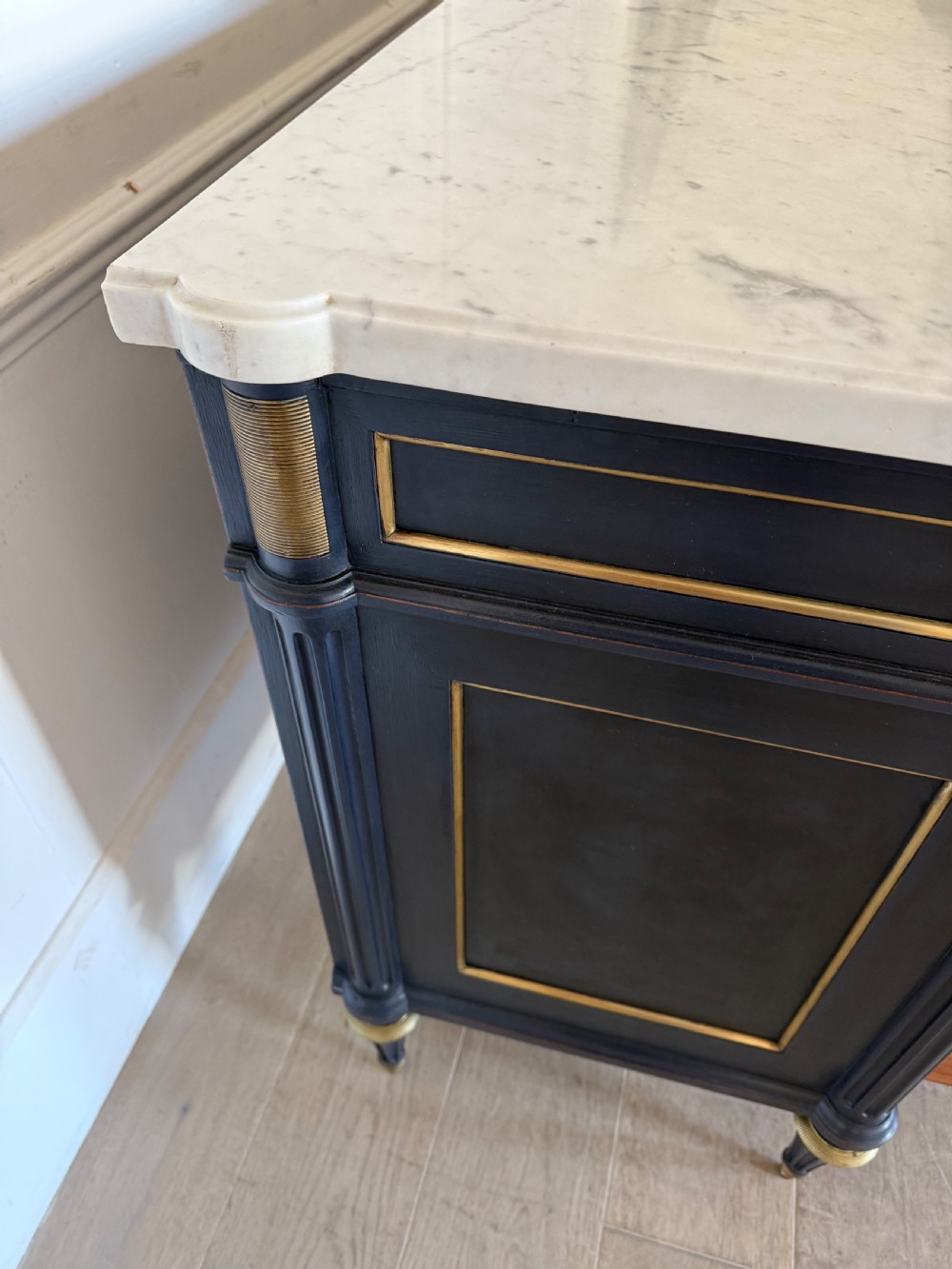 Lovely quality early 20th century Louis XVI painted commode  View VIII