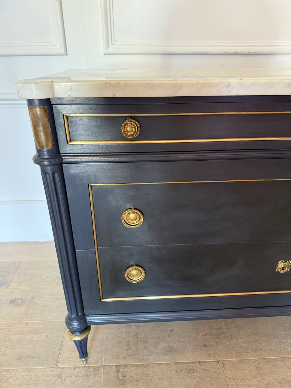 Lovely quality early 20th century Louis XVI painted commode  View X