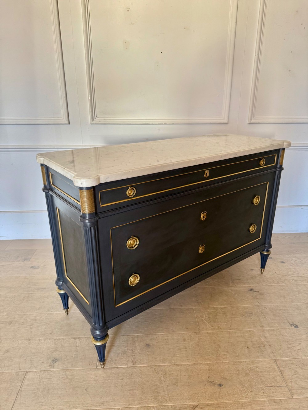 Lovely quality early 20th century Louis XVI painted commode  View XI