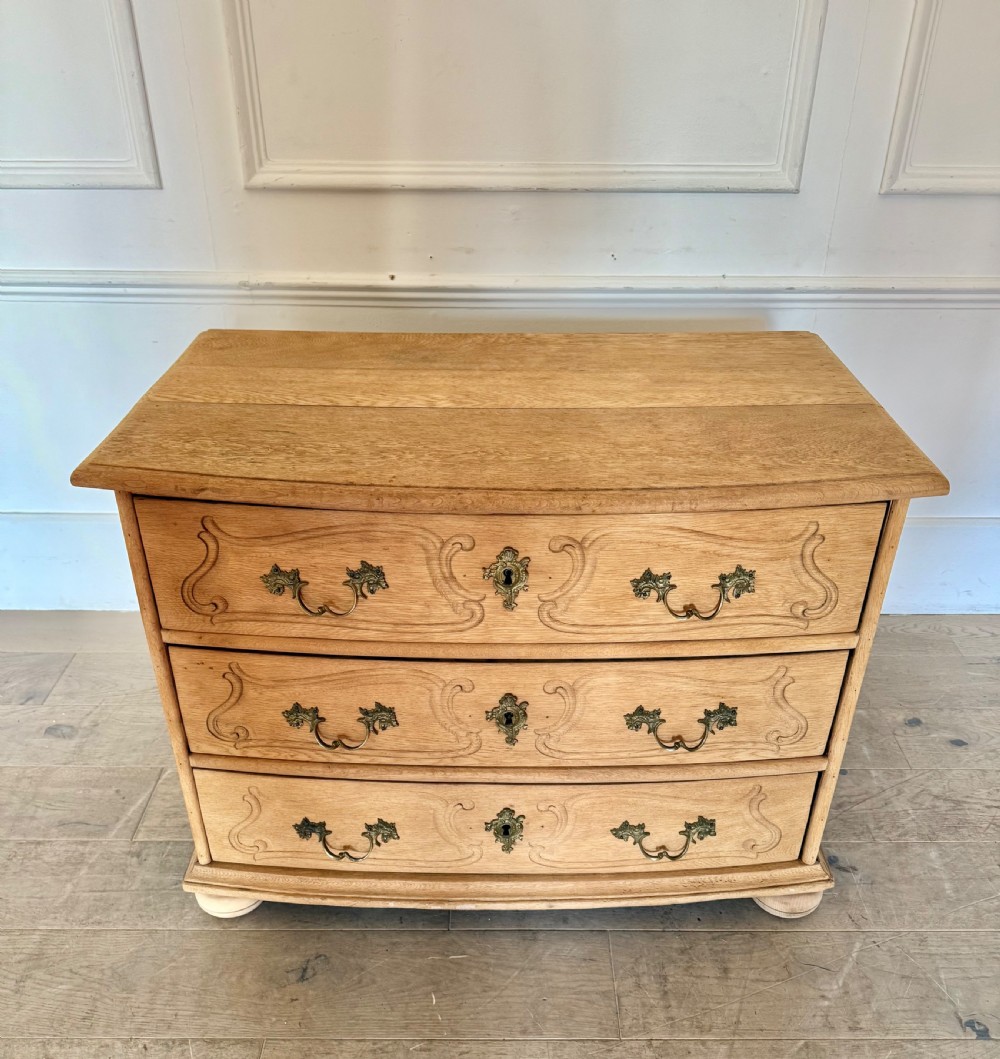 19th century scrubbed oak bowfronted chest of drawers