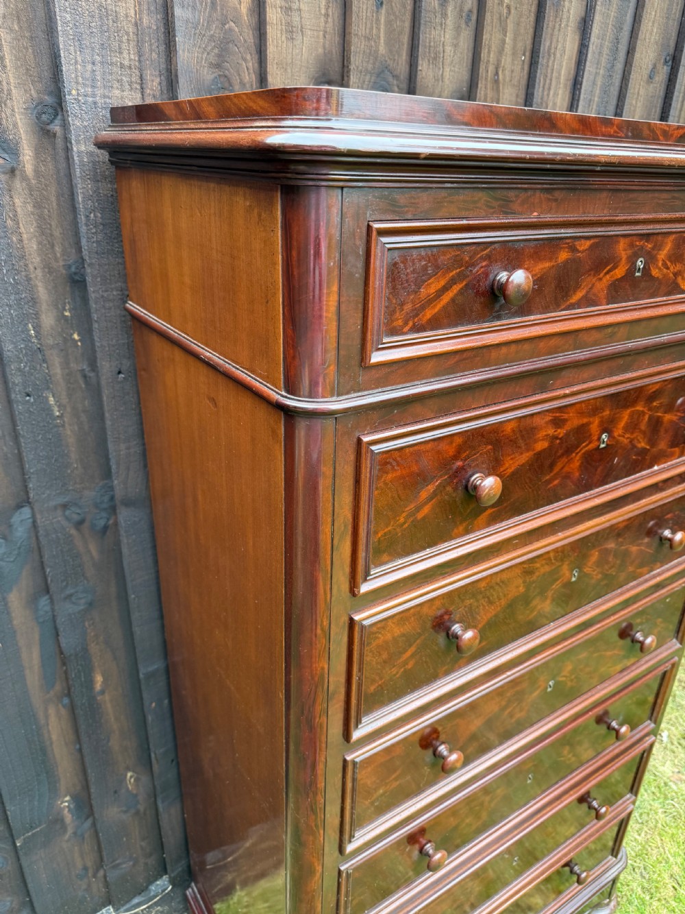 Tall narrow chest of drawers / semainier  View III
