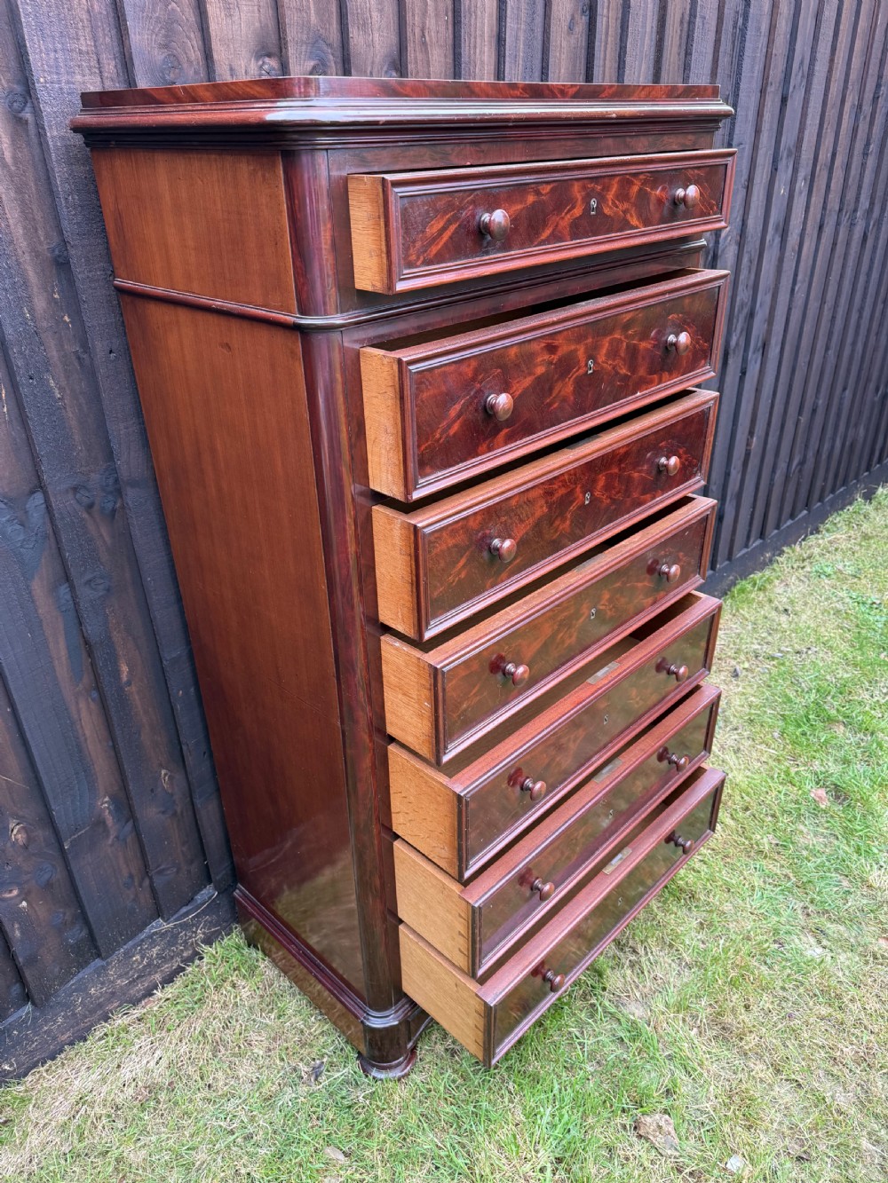 Tall narrow chest of drawers / semainier  View VII