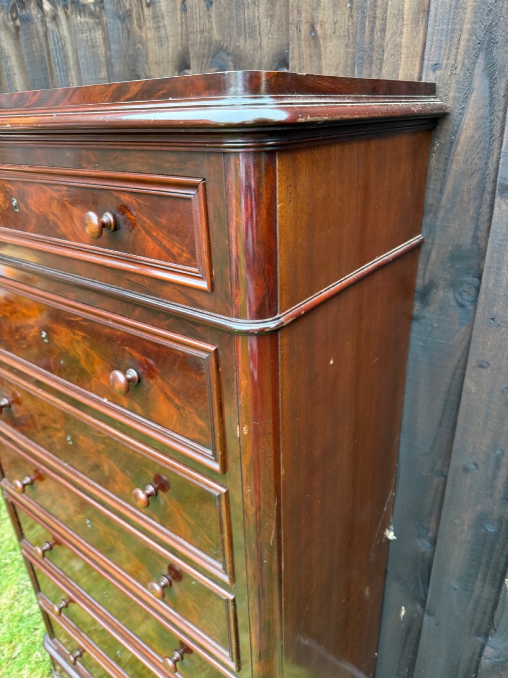 Tall narrow chest of drawers / semainier  View IX