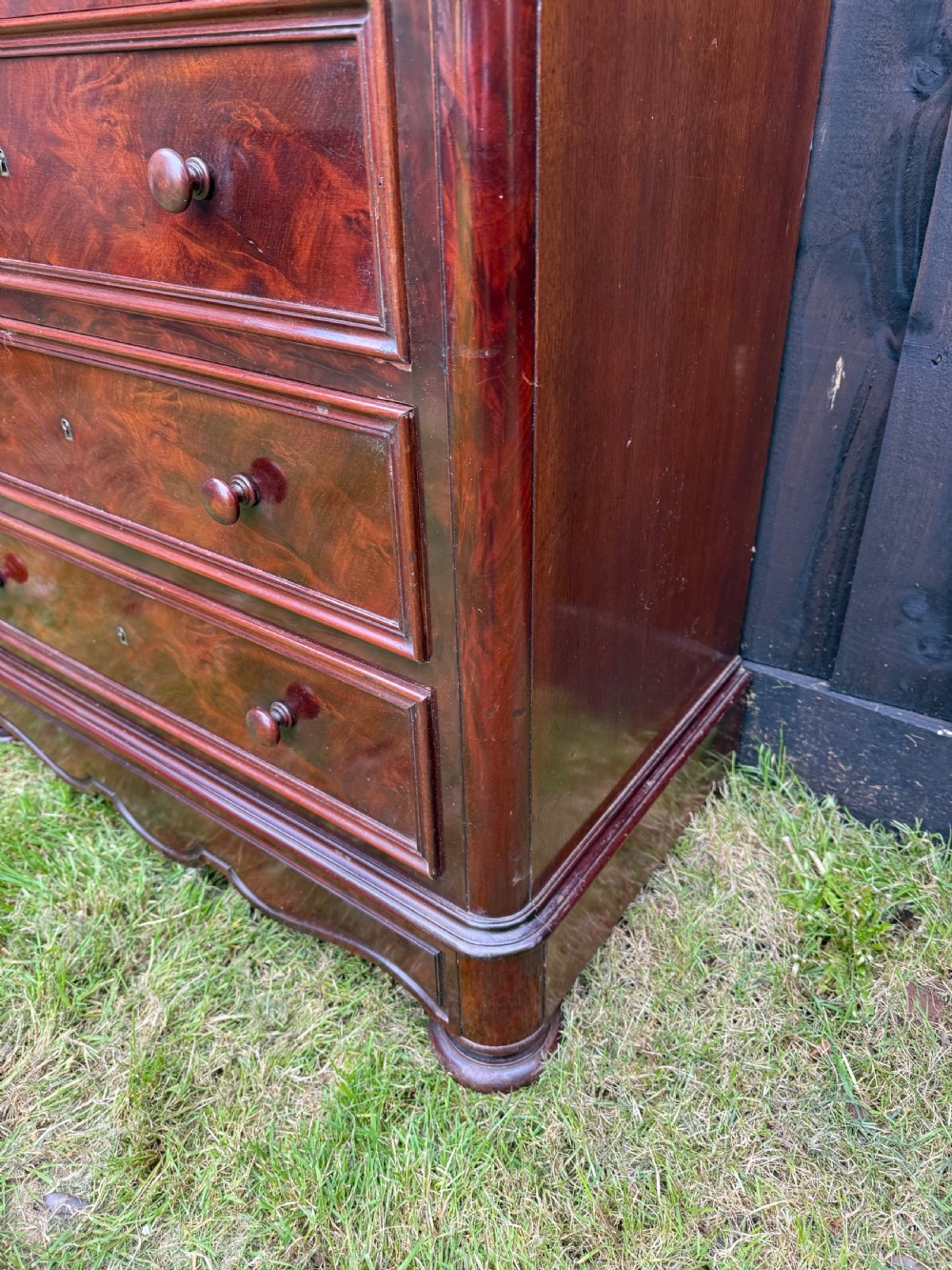Tall narrow chest of drawers / semainier  View XIII