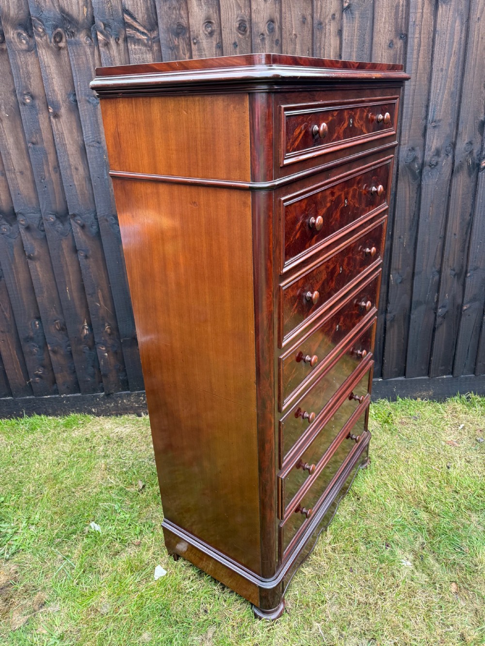 Tall narrow chest of drawers / semainier  View XVI