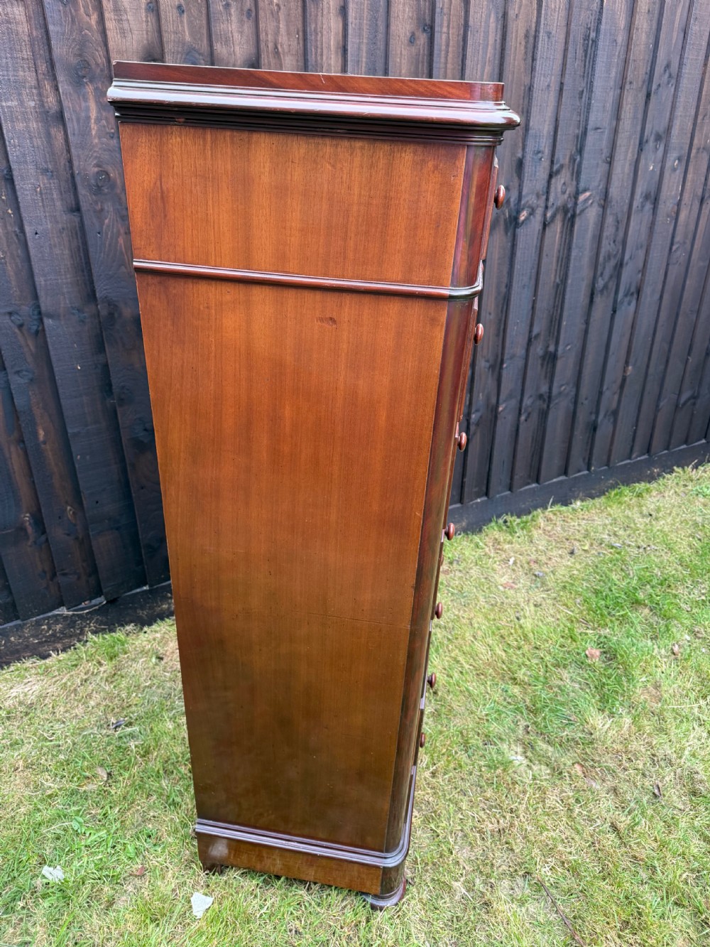 Tall narrow chest of drawers / semainier  View XVII