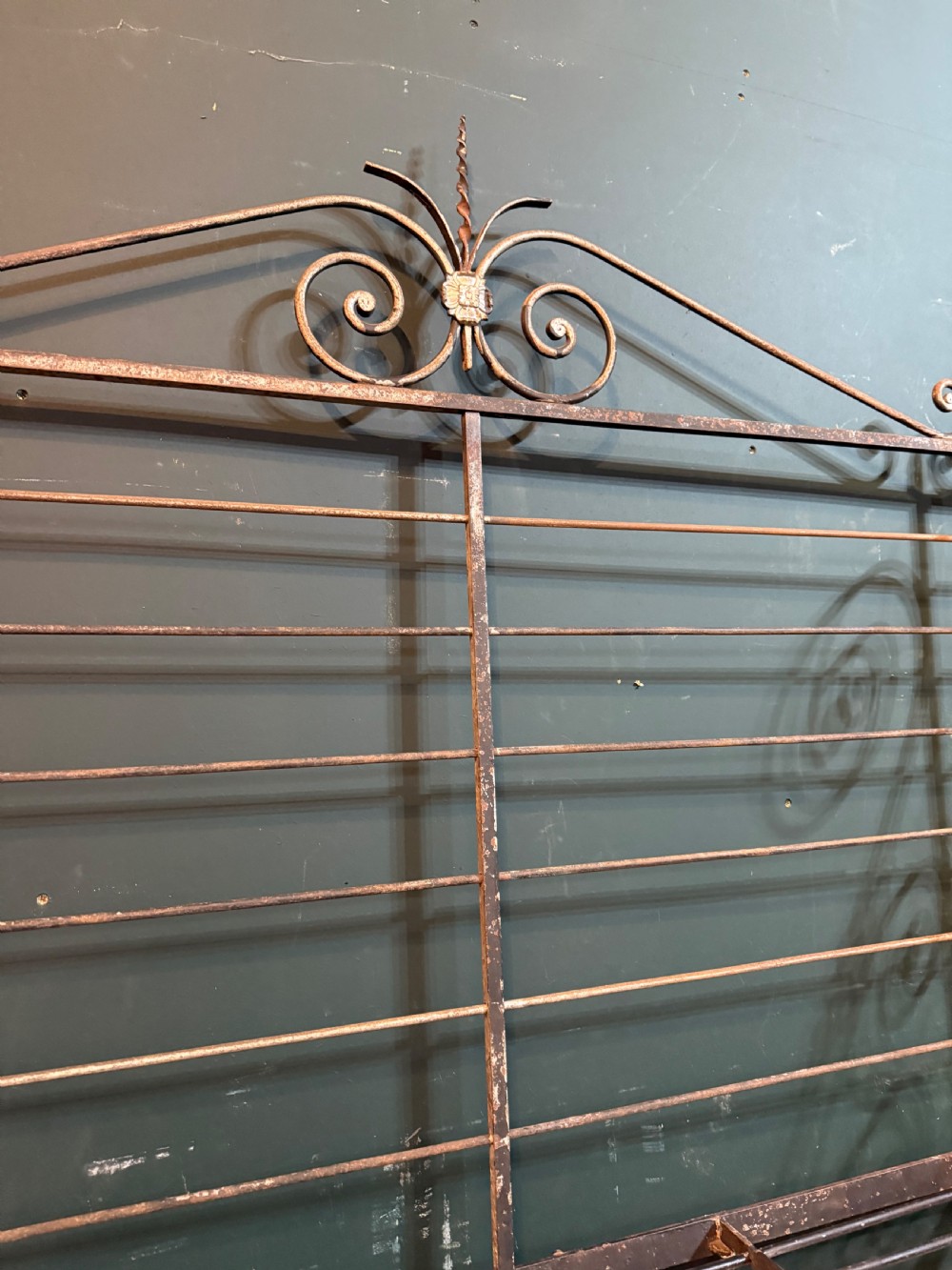 An antique French wrought iron and brass boulangerie rack featuring tier wire shelving and scrollwork cresting. View XIII