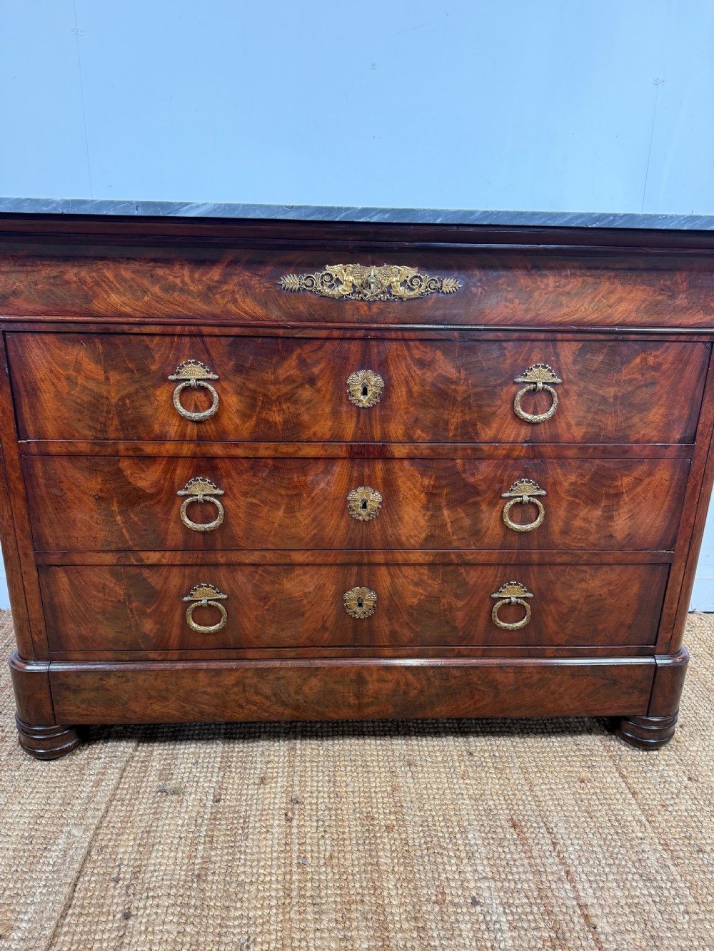 Early 19th century mahogany marble topped commode / chest of drawers  View II
