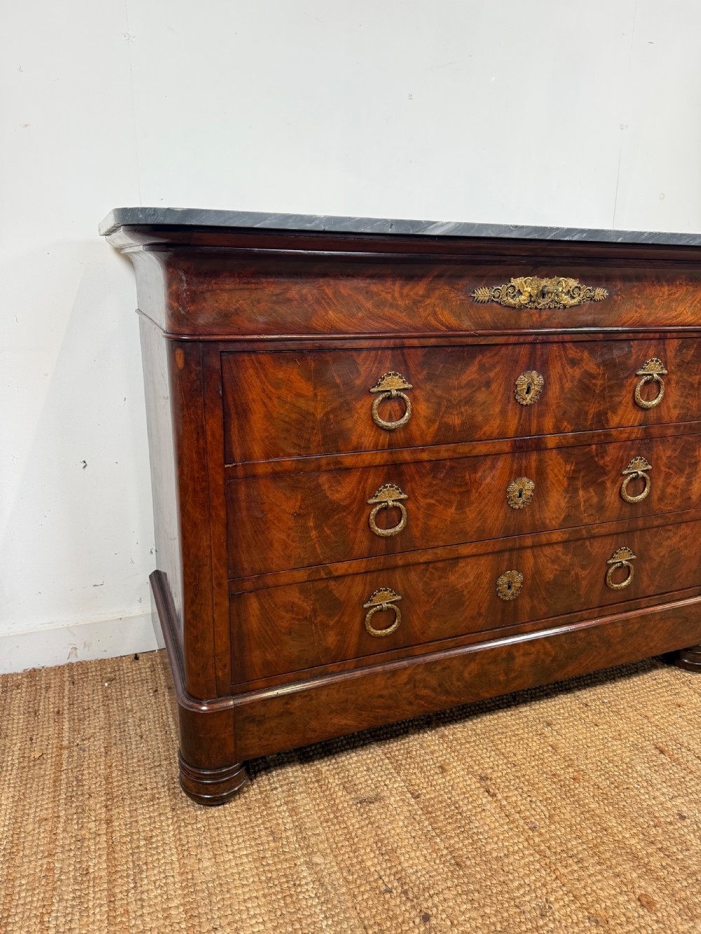 Early 19th century mahogany marble topped commode / chest of drawers  View III