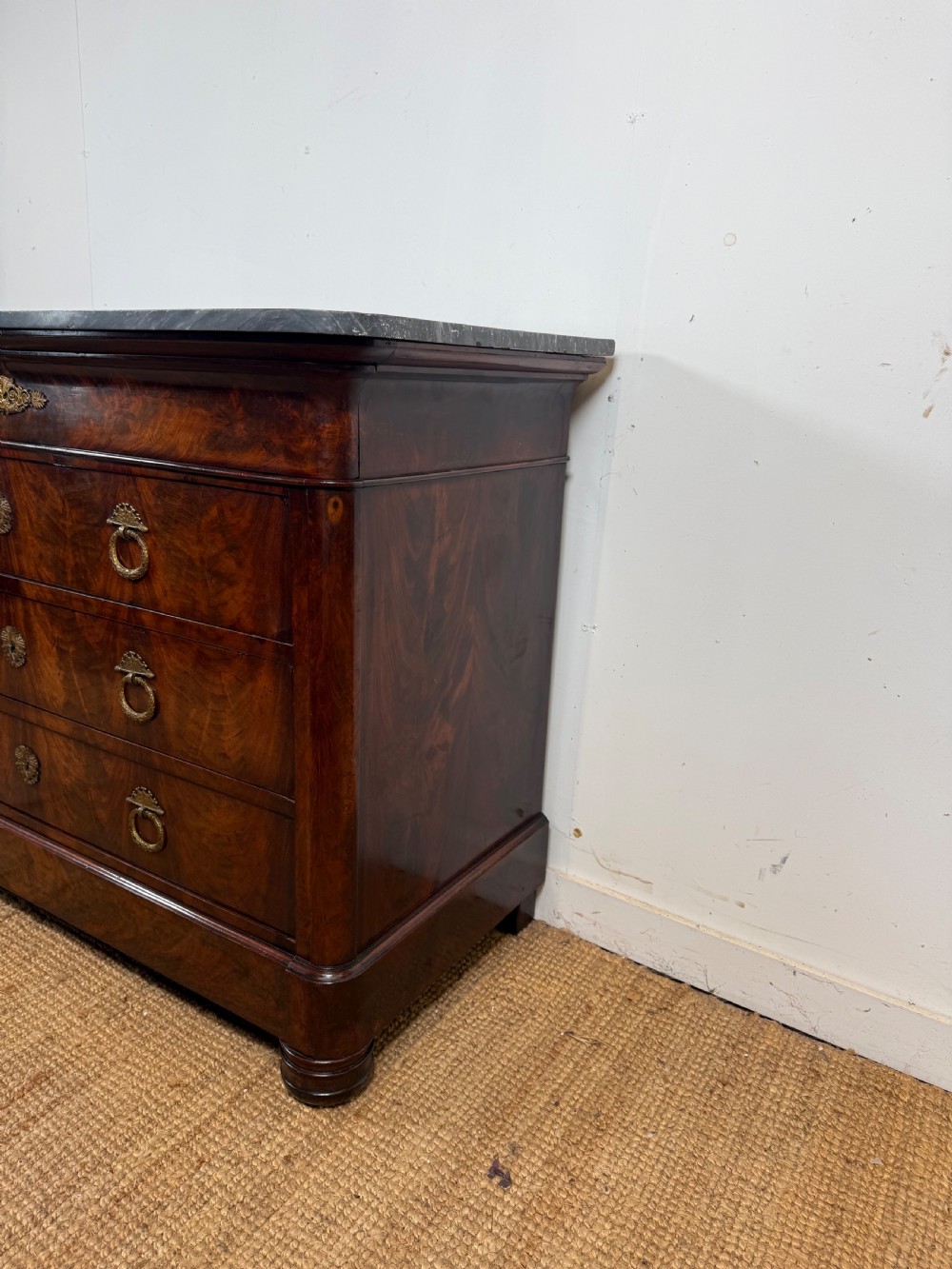 Early 19th century mahogany marble topped commode / chest of drawers  View V