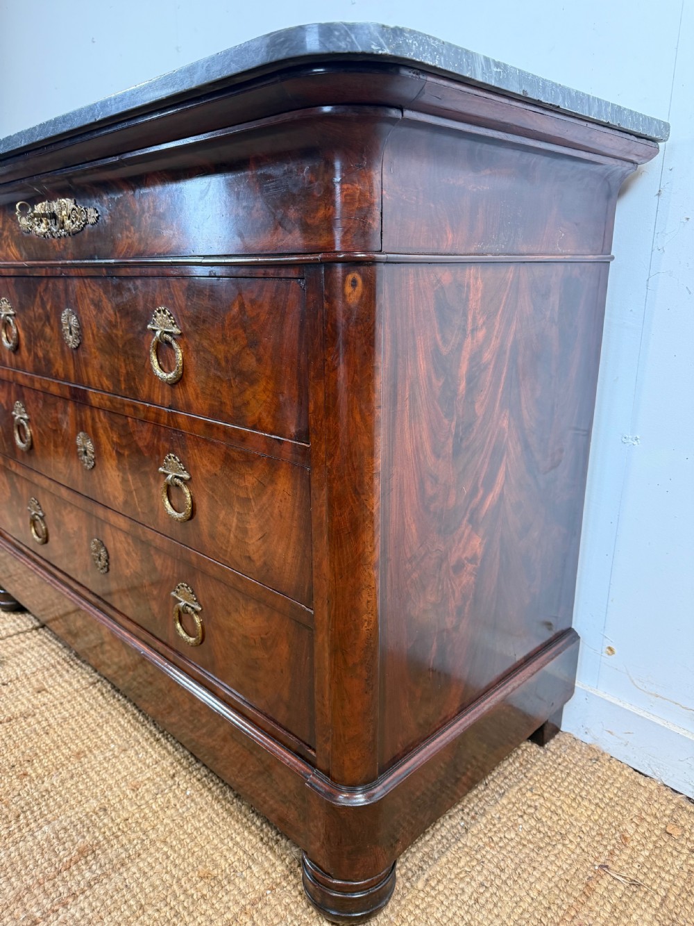 Early 19th century mahogany marble topped commode / chest of drawers  View VI