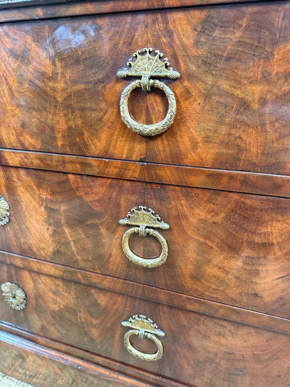 Early 19th century mahogany marble topped commode / chest of drawers  View VIII